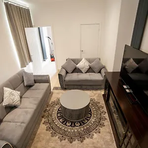  Apartment Entire 2 Bedroom Ground Floor Centre & Stadium United Kingdom